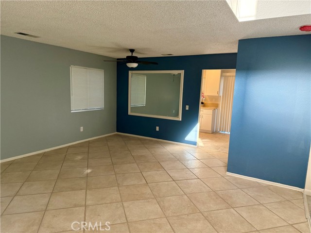 Detail Gallery Image 10 of 22 For 10850 Almond St, Adelanto,  CA 92301 - 3 Beds | 2/1 Baths