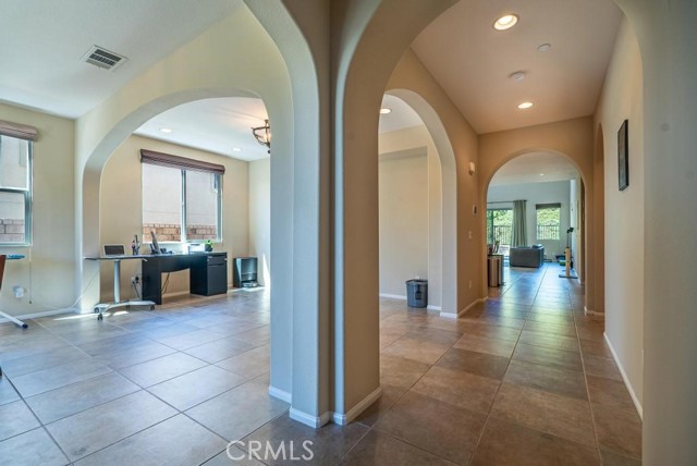 Detail Gallery Image 3 of 34 For 28645 Farrier Dr, Valencia,  CA 91354 - 4 Beds | 3/1 Baths