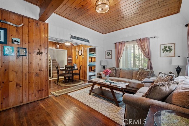 27048 State Highway 189, Blue Jay CA: https://media.crmls.org/medias/7f93cef1-99c4-4ad1-967d-260442187880.jpg