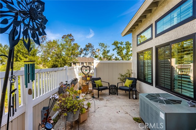 26065 Las Flores, Mission Viejo CA: https://media.crmls.org/medias/7f93e22f-51b3-4cd2-82a6-ee29709b8f6f.jpg