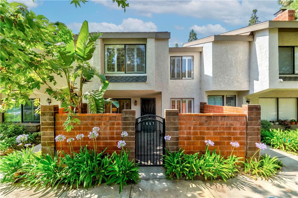 1657 Sherwood Village Circle