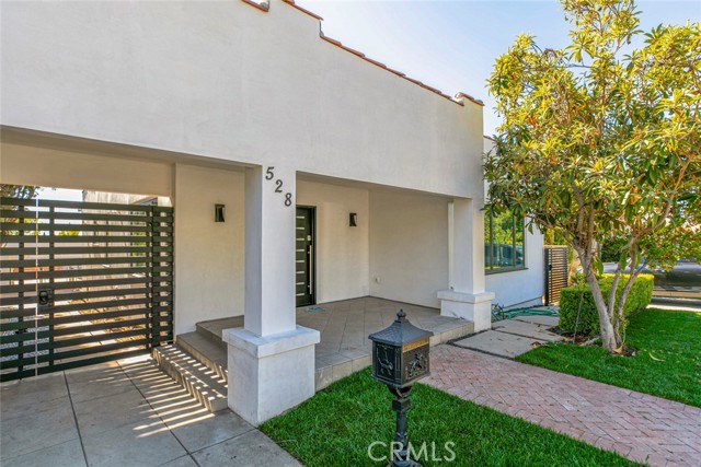 Detail Gallery Image 2 of 38 For 528 Spencer St, Glendale,  CA 91202 - 3 Beds | 2 Baths