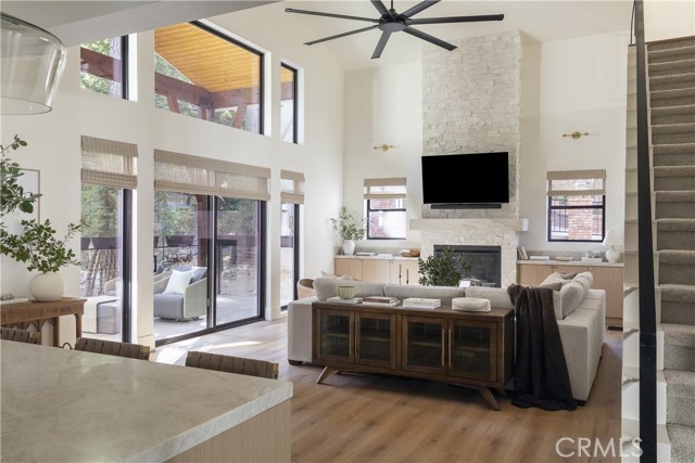 Detail Gallery Image 4 of 29 For 481 Bay View Ct, Lake Arrowhead,  CA 92352 - 4 Beds | 3/1 Baths