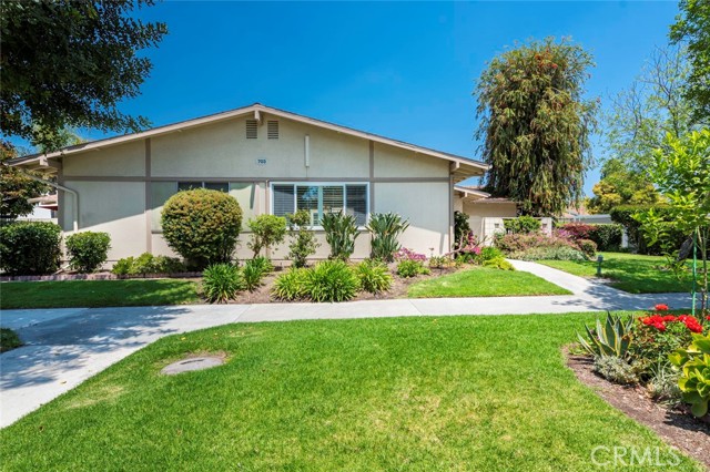 Detail Gallery Image 4 of 27 For 703 Ave Sevilla #C,  Laguna Woods,  CA 92637 - 2 Beds | 2 Baths