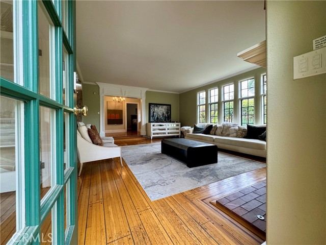 Detail Gallery Image 5 of 65 For 1149 Cordova Ave, Glendale,  CA 91207 - 5 Beds | 3 Baths