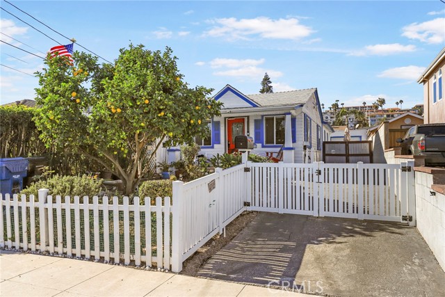 Detail Gallery Image 7 of 33 For 2625 S Denison Ave, San Pedro,  CA 90731 - 2 Beds | 2 Baths