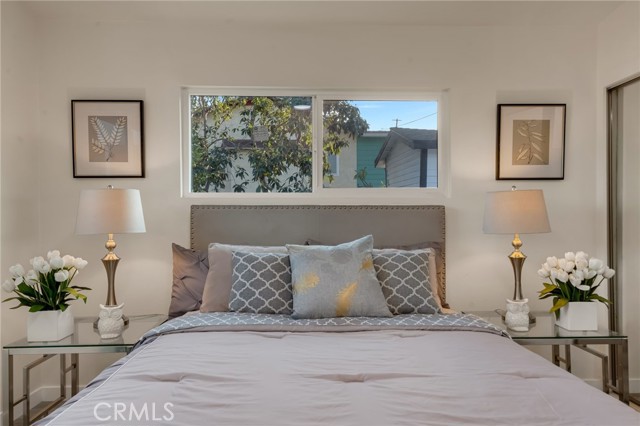 1048 Dexter Street, Los Angeles CA: https://media.crmls.org/medias/7f98bf64-e781-4722-9491-ed431d38ad18.jpg