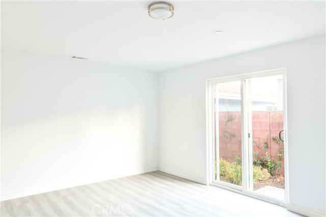 Detail Gallery Image 8 of 16 For 14614 Vanowen, Van Nuys,  CA 91405 - 4 Beds | 5 Baths