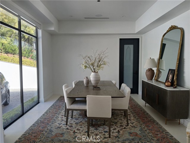 Detail Gallery Image 12 of 14 For 15819 High Knoll Rd, Encino,  CA 91436 - 6 Beds | 6/2 Baths