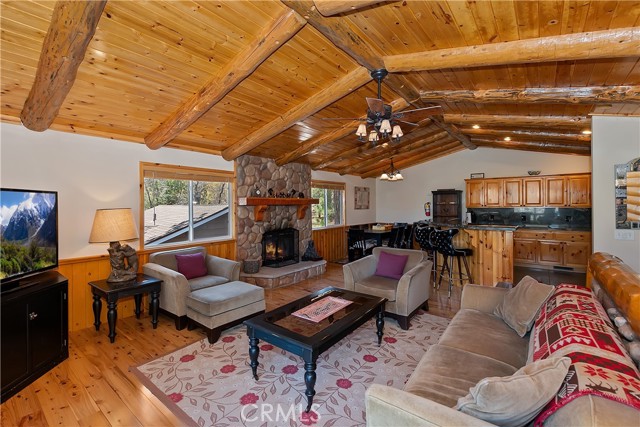 Detail Gallery Image 16 of 50 For 1362 Balsam Dr, Big Bear Lake,  CA 92315 - 4 Beds | 3 Baths