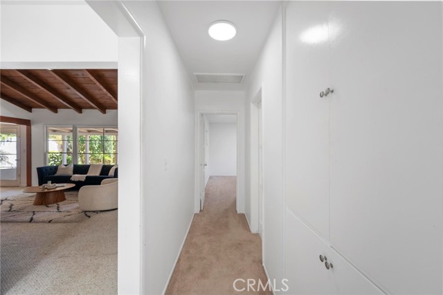 Detail Gallery Image 12 of 30 For 6820 Encino Ave, Van Nuys,  CA 91406 - 3 Beds | 2 Baths