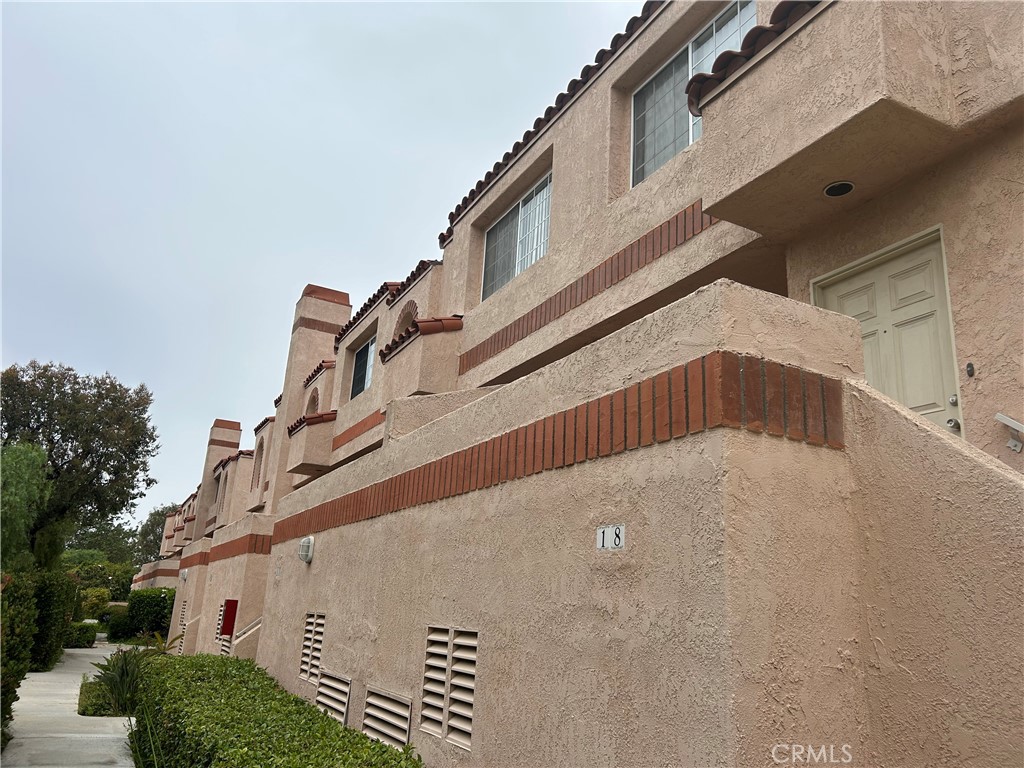 3101 Plaza Del Amo #18
