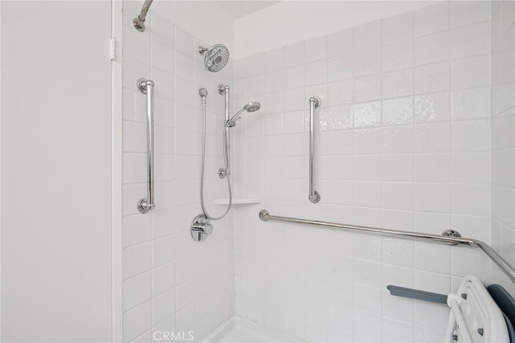 https://media.crmls.org/medias/7f9b907e-7651-490b-a7ea-8768d1256210.jpg?preset=X-Large