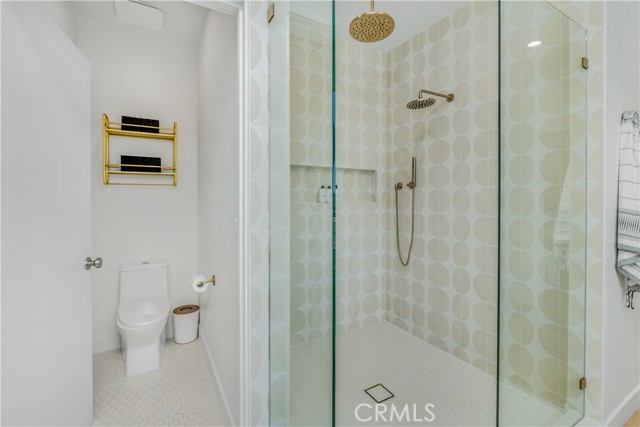 Image 18 of 43 For 2240 Ewing Street
