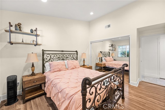 6045 Sausalito Avenue, Woodland Hills CA: https://media.crmls.org/medias/7f9ba507-45f4-4bcf-83b8-c5751dee221e.jpg