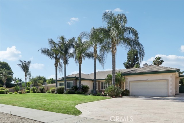 Detail Gallery Image 3 of 65 For 16860 Rayen St, Northridge,  CA 91343 - 5 Beds | 3/1 Baths