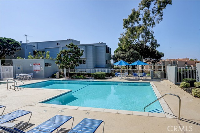 250 The Village #102, Redondo Beach, California 90277, 1 Bedroom Bedrooms, ,1 BathroomBathrooms,Residential,For Sale,The Village #102,SB25234286
