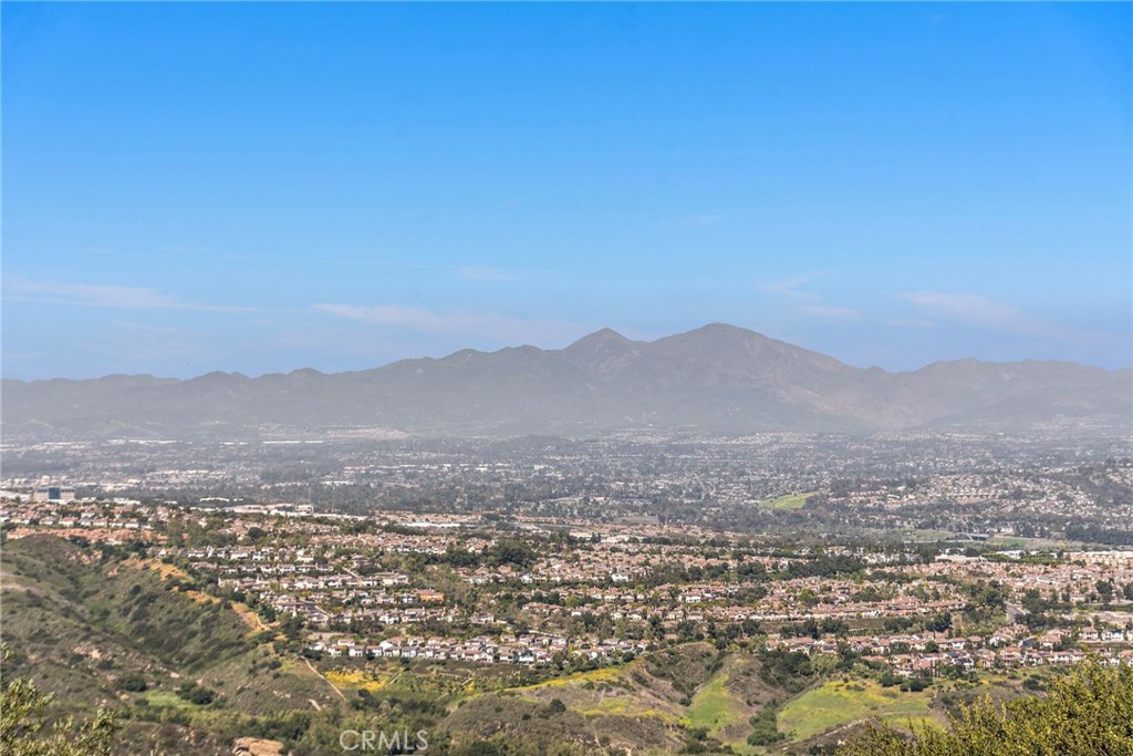 https://media.crmls.org/medias/7f9ed964-ab4f-469e-9c55-6a3e49703048.jpg?preset=X-Large