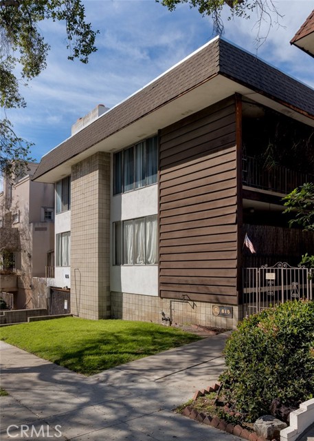 Detail Gallery Image 2 of 32 For 615 E Olive a,  Burbank,  CA 91501 - 2 Beds | 2 Baths