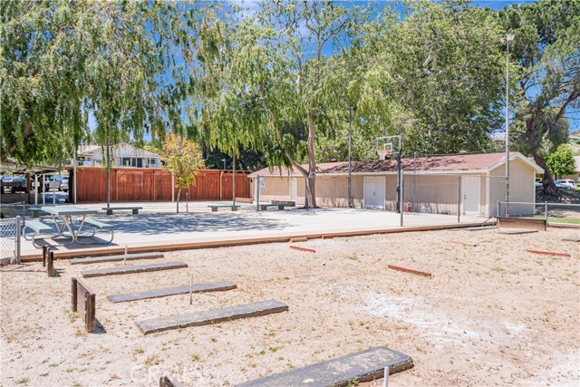 Detail Gallery Image 37 of 48 For 19223 Avenue of the Oaks #D,  Newhall,  CA 91321 - 2 Beds | 1 Baths