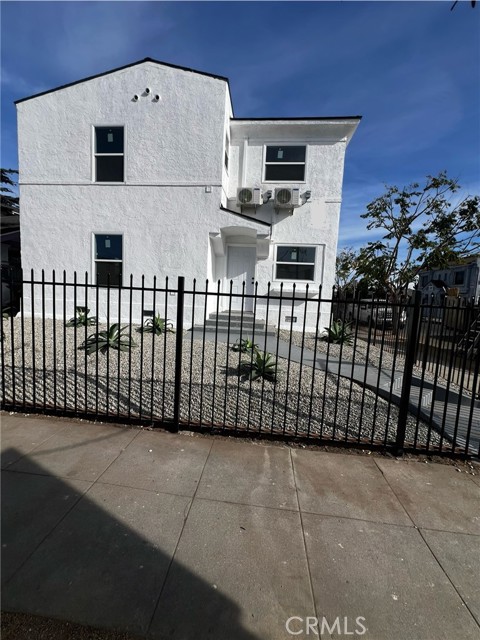 Detail Gallery Image 1 of 8 For 1125 43rd St, Los Angeles,  CA 90037 - 2 Beds | 2 Baths