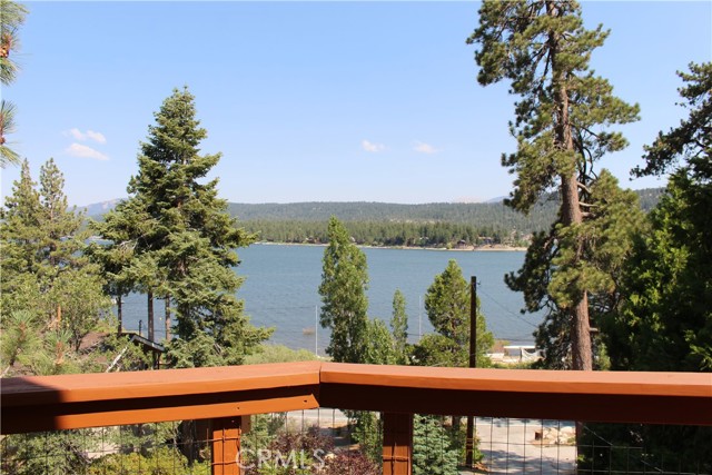 Detail Gallery Image 5 of 44 For 38532 N Shore Dr, Fawnskin,  CA 92333 - 3 Beds | 2/1 Baths