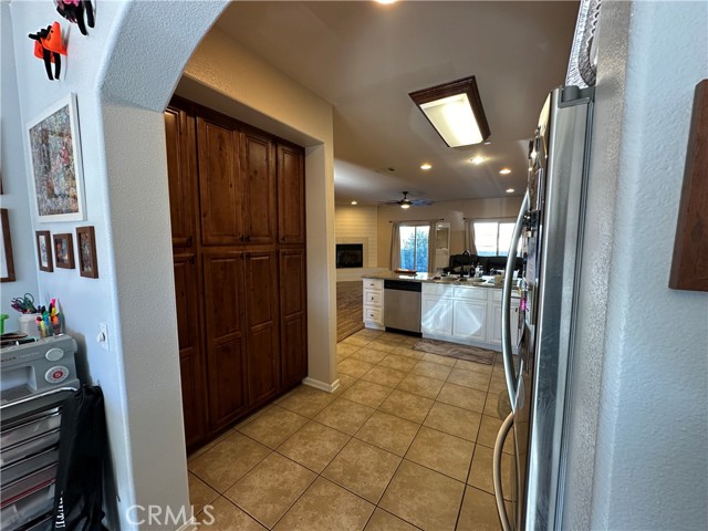 Detail Gallery Image 13 of 63 For 14193 Jicarilla Rd #302,  Apple Valley,  CA 92307 - 3 Beds | 2/1 Baths