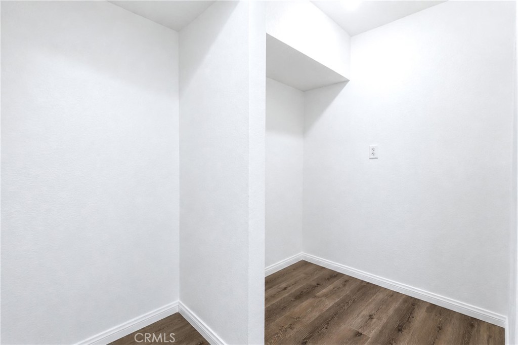 https://media.crmls.org/medias/7fa39c35-f276-431a-b16a-9b1fd3316ae1.jpg?preset=X-Large