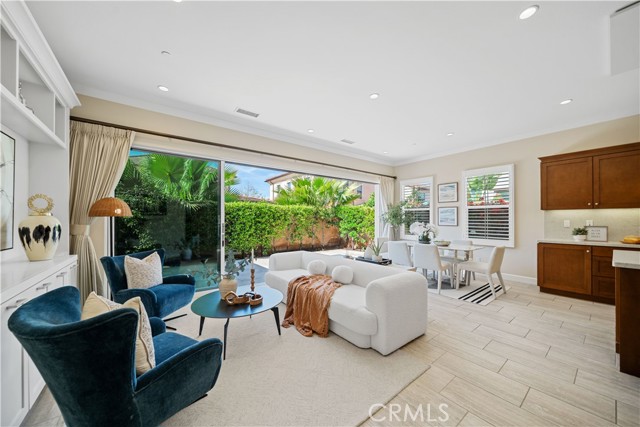 Detail Gallery Image 4 of 8 For 210 Canvas, Irvine,  CA 92620 - 4 Beds | 3/1 Baths