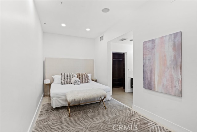 Detail Gallery Image 24 of 37 For 2746 Rinconia Dr, Los Angeles,  CA 90068 - 4 Beds | 3/1 Baths