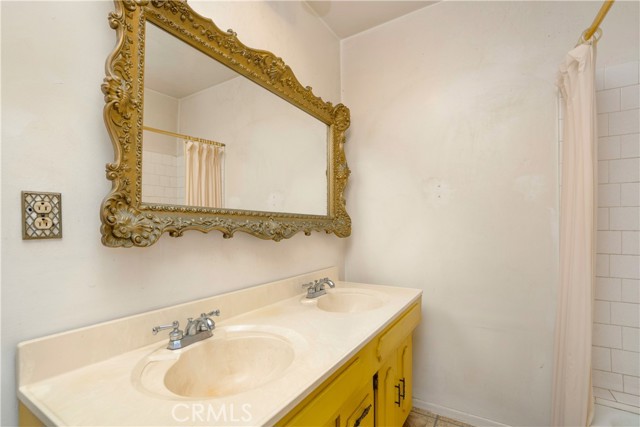 632 E 87th, Los Angeles CA: https://media.crmls.org/medias/7fa58865-ed5f-49cf-8ef7-afb937bc58a1.jpg