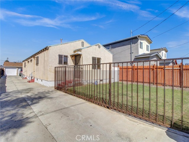 Detail Gallery Image 6 of 34 For 1667 E 111th, Los Angeles,  CA 90059 - 2 Beds | 2 Baths