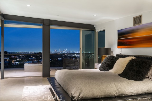 Detail Gallery Image 28 of 52 For 2917 Durand Dr, Los Angeles,  CA 90068 - 3 Beds | 2/1 Baths