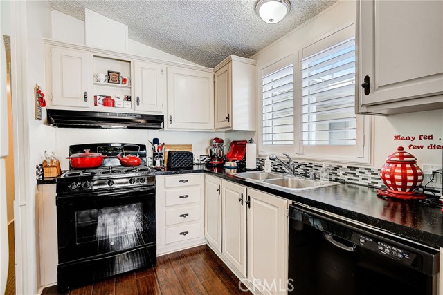 Detail Gallery Image 10 of 21 For 2350 250th St #12,  Lomita,  CA 90717 - 2 Beds | 2 Baths