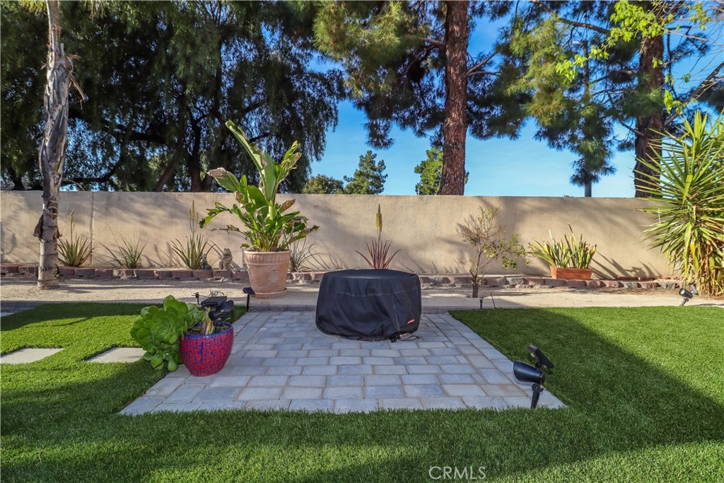 https://media.crmls.org/medias/7fa813d3-5e80-4836-8597-a1cef4293c70.jpg?preset=X-Large