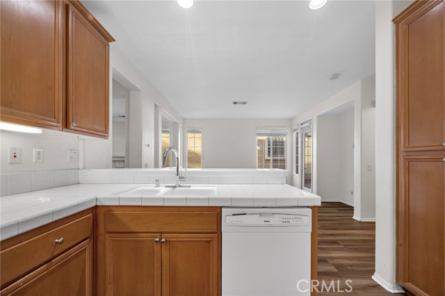 Detail Gallery Image 7 of 31 For 27626 Sunny Creek Dr, Valencia,  CA 91354 - 3 Beds | 2/1 Baths