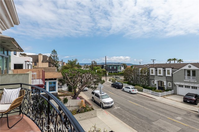 2130 Monterey Boulevard, Hermosa Beach, California 90254, 5 Bedrooms Bedrooms, ,5 BathroomsBathrooms,Residential,Sold,Monterey,SB23105590