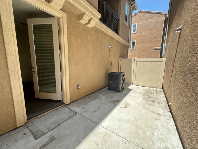 712 Ash Lane, Pomona CA: https://media.crmls.org/medias/7fab3245-cdf4-471a-bd67-e16846628c79.jpg