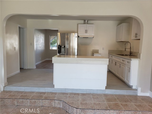 Detail Gallery Image 3 of 15 For 10213 Laurel Canyon Bld, Pacoima,  CA 91331 - 4 Beds | 2 Baths
