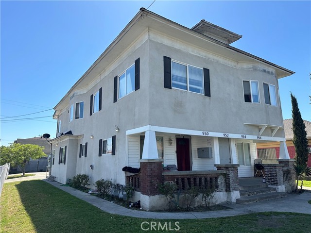 Detail Gallery Image 3 of 38 For 956 E 43rd, Los Angeles,  CA 90011 - 2 Beds | 1 Baths