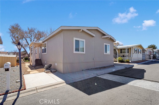 13393 Mariposa Road, Victorville CA: https://media.crmls.org/medias/7fac3133-daac-42af-9d2a-1fd6e2c04d3c.jpg