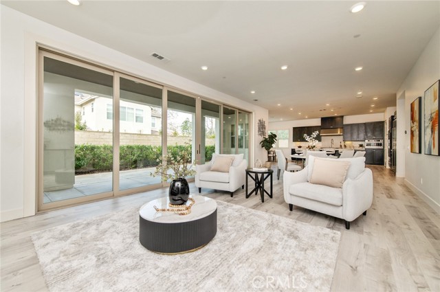 Detail Gallery Image 4 of 39 For 113 Measure, Irvine,  CA 92618 - 4 Beds | 4/1 Baths