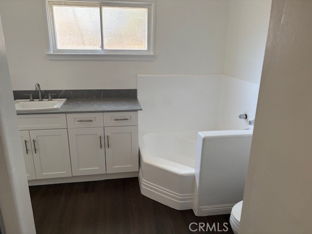 Detail Gallery Image 10 of 22 For 22354 Burbank Bld, Woodland Hills,  CA 91367 - 2 Beds | 1/1 Baths