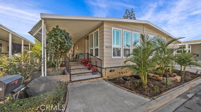 Detail Gallery Image 2 of 33 For 14010 Lake Glen Dr #47,  La Mirada,  CA 90638 - 2 Beds | 2 Baths