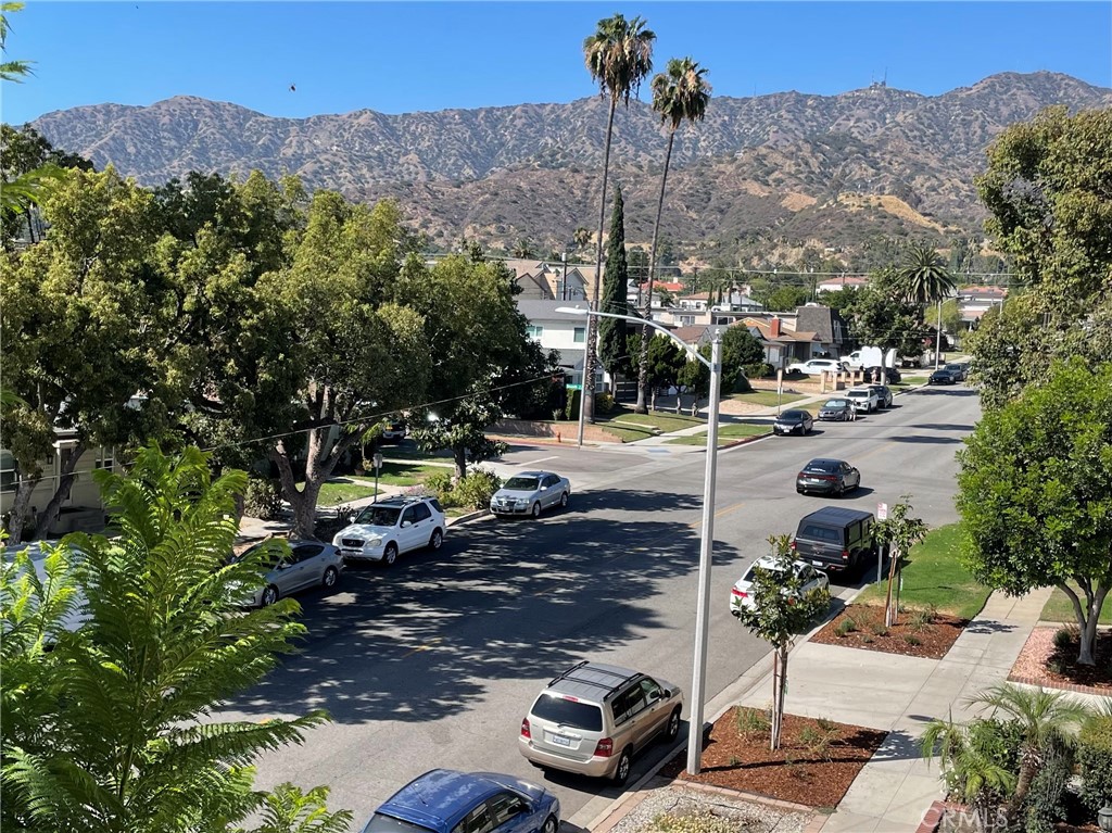 https://media.crmls.org/medias/7fad977e-d375-471d-b724-4d8a7e85b85f.jpg?preset=X-Large