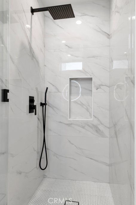 Detail Gallery Image 45 of 46 For 4801 Abbeyville Ave, Woodland Hills,  CA 91364 - 5 Beds | 5/2 Baths