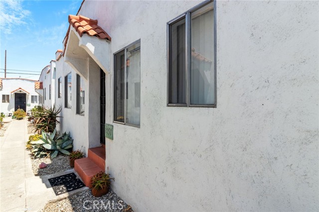 Detail Gallery Image 3 of 21 For 1257 W 38th St, Los Angeles,  CA 90037 - 2 Beds | 1 Baths