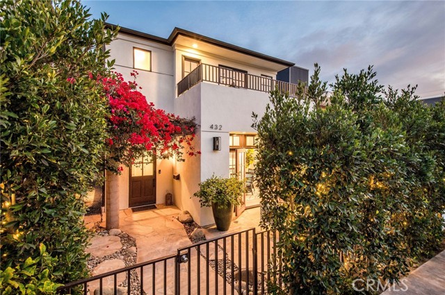 432 35th Street, Manhattan Beach, California 90266, 3 Bedrooms Bedrooms, ,2 BathroomsBathrooms,Residential,Sold,35th,SB21223572