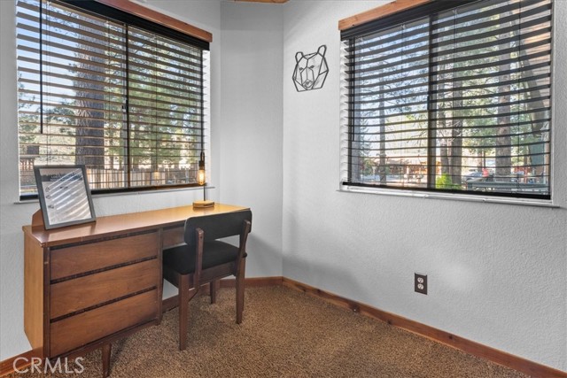 836 E Mountain View Boulevard, Big Bear City CA: https://media.crmls.org/medias/7fafde33-e3eb-4c0e-adb9-742a268683a3.jpg