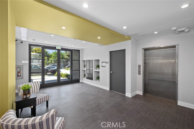 Detail Gallery Image 5 of 19 For 5820 La Mirada Ave #304,  Hollywood,  CA 90038 - 3 Beds | 2 Baths